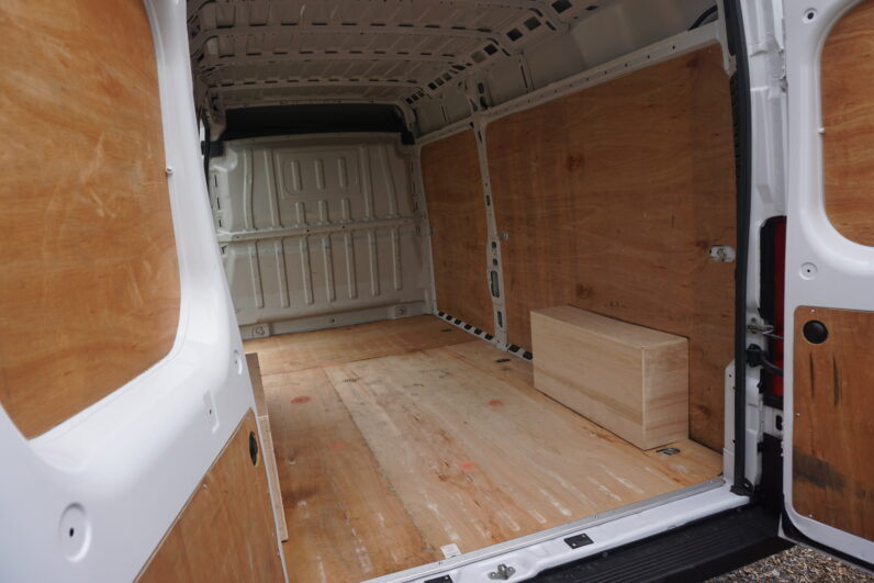 Peugeot Boxer L3H2 – UJX