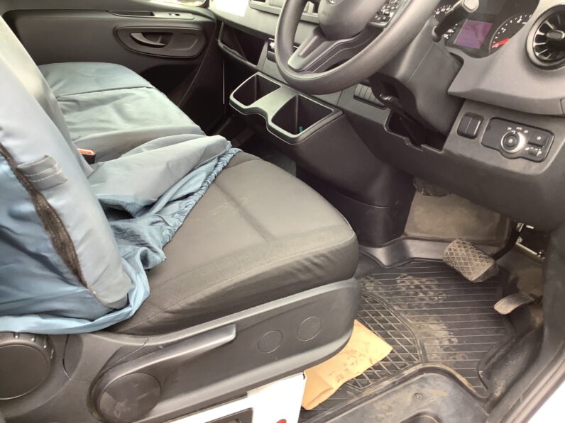 Mercedes Benz Sprinter Luton curtainsider with tail lift