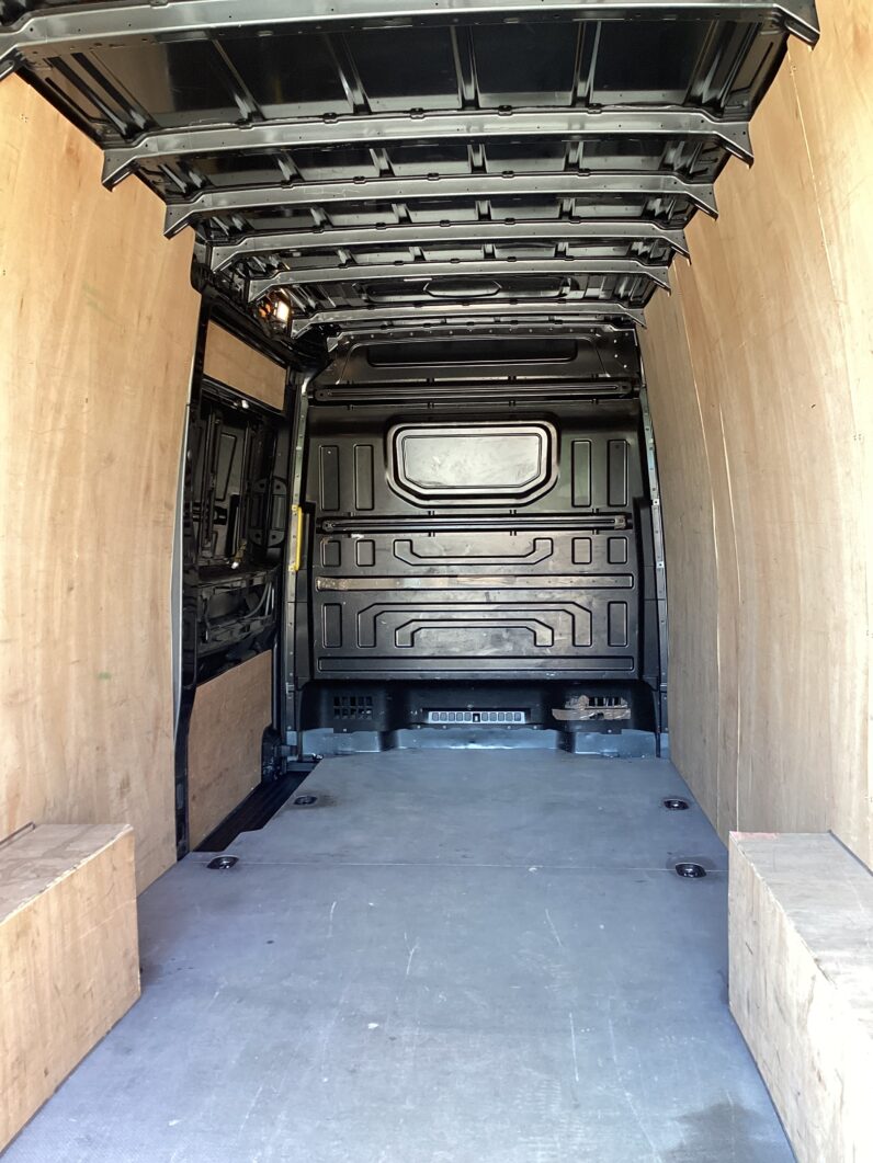 Volkswagen Crafter FWD LWB