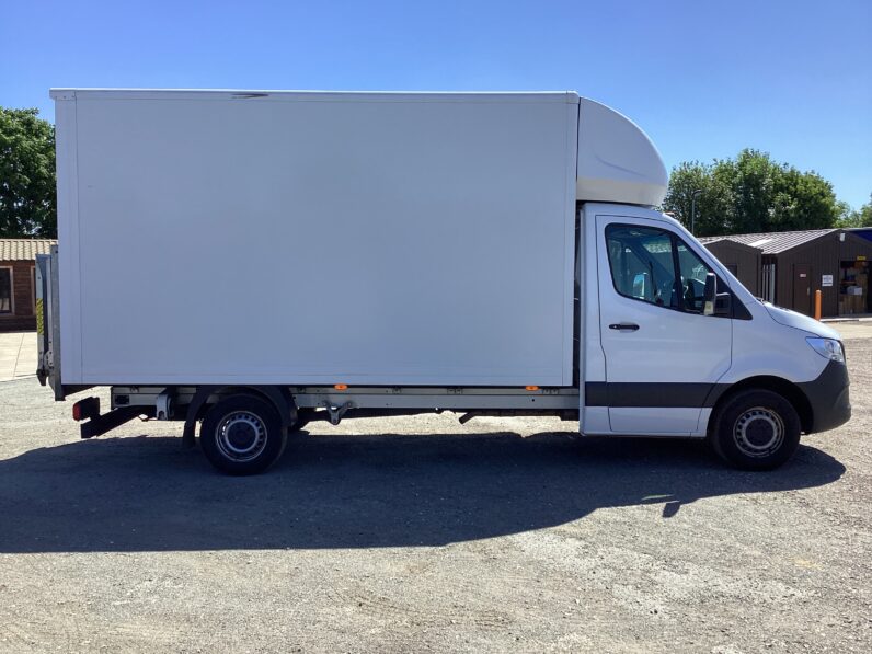 Mercedes Sprinter Luton with Tail Lift – Curtain Side & Solid Side