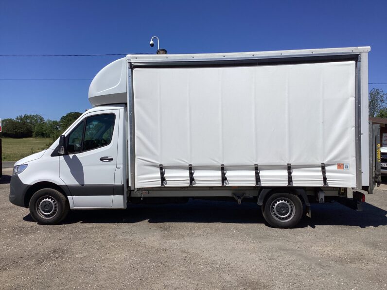 Mercedes Sprinter Luton with Tail Lift – Curtain Side & Solid Side