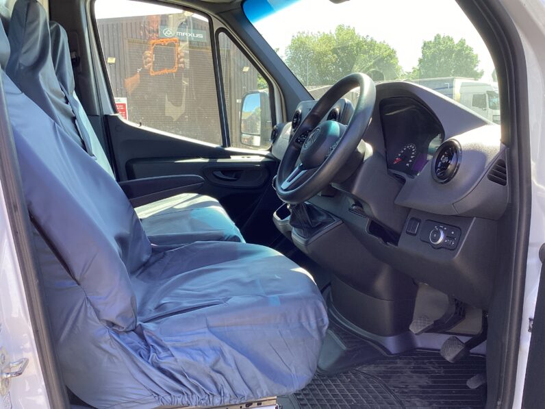 Mercedes Sprinter Luton with Tail Lift – Curtain Side & Solid Side