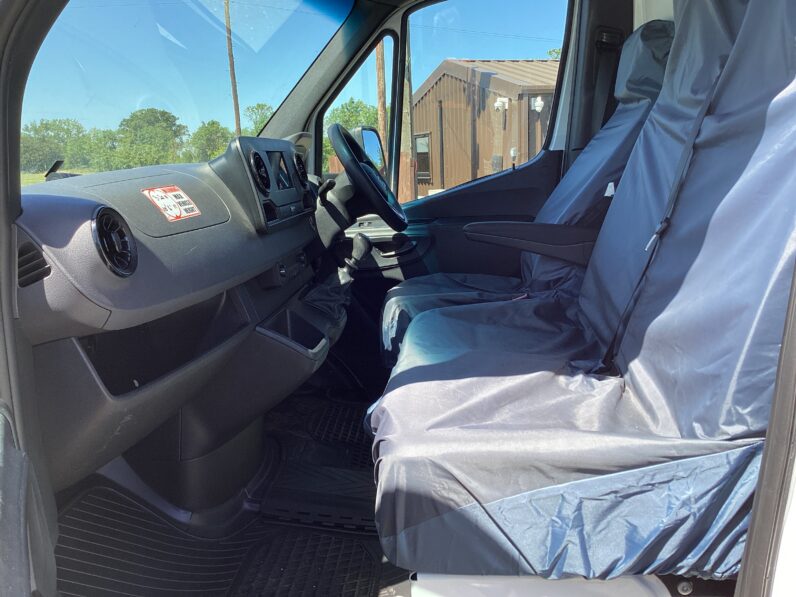 Mercedes Sprinter Luton with Tail Lift – Curtain Side & Solid Side