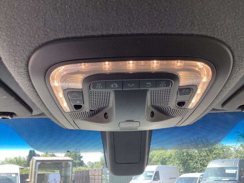 Mercedes Sprinter Luton with Tail Lift – Curtain Side & Solid Side