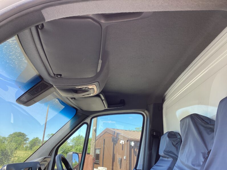 Mercedes Sprinter Luton with Tail Lift – Curtain Side & Solid Side