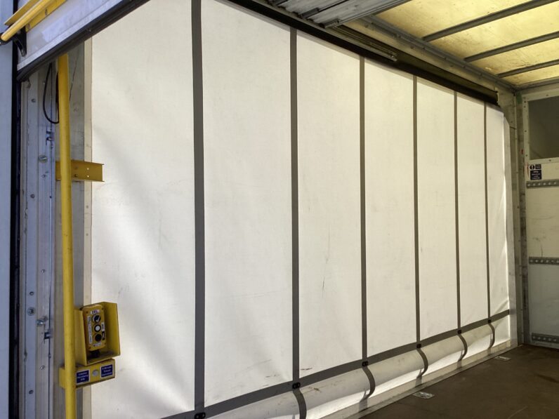 Mercedes Sprinter Luton with Tail Lift – Curtain Side & Solid Side