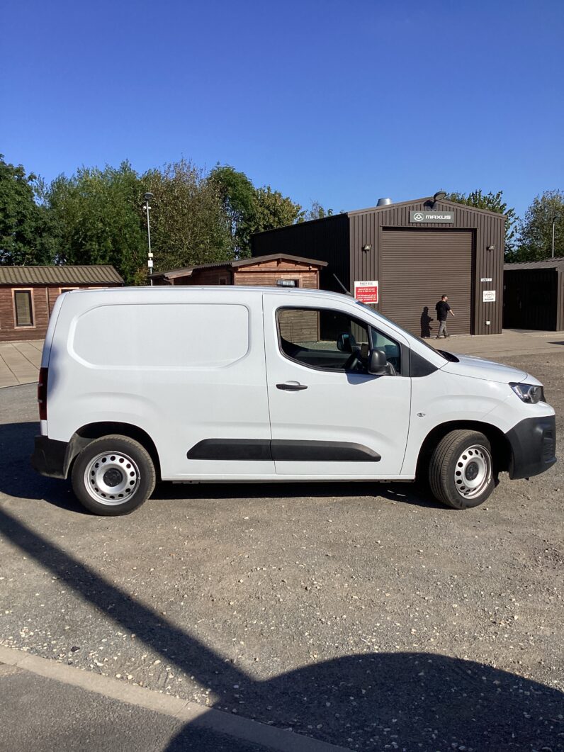 Peugeot Partner 1.5 BlueHDi Professional Premium+ SWB