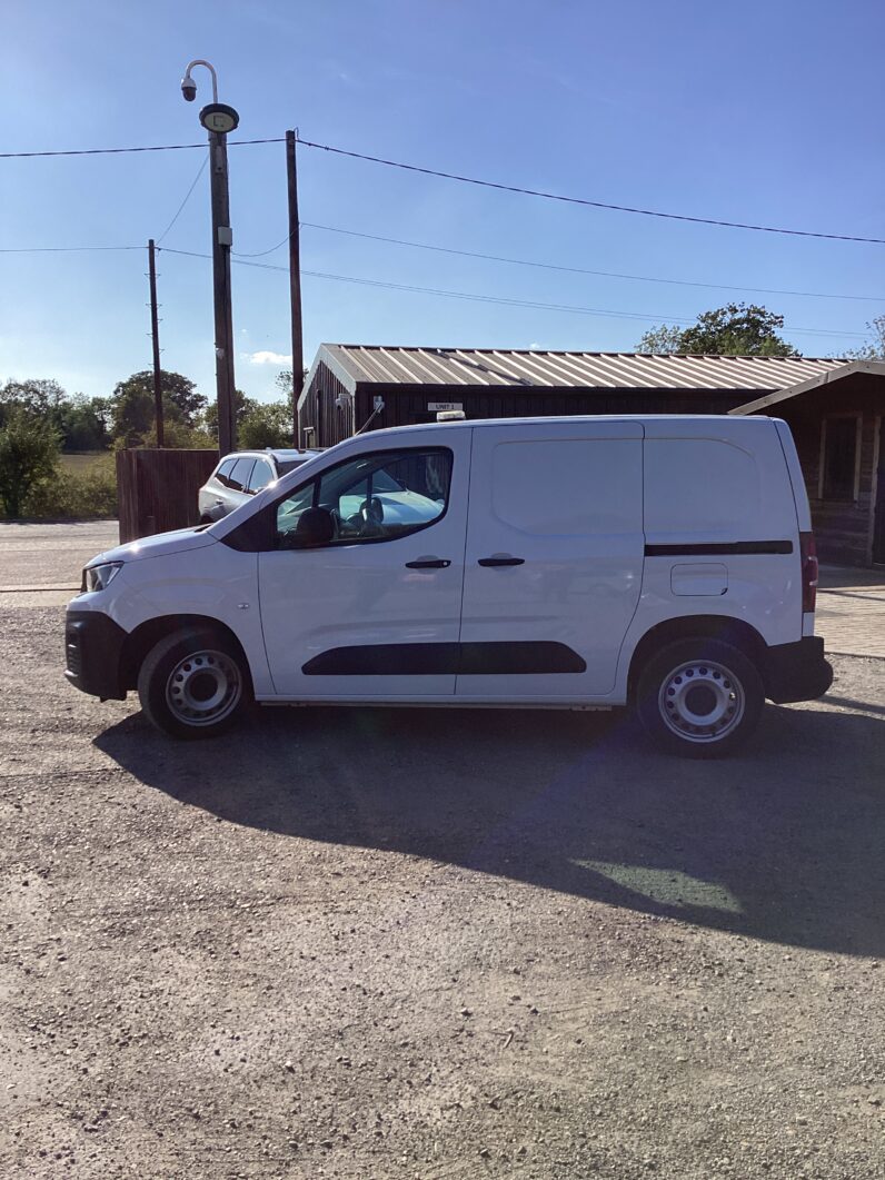 Peugeot Partner 1.5 BlueHDi Professional Premium+ SWB