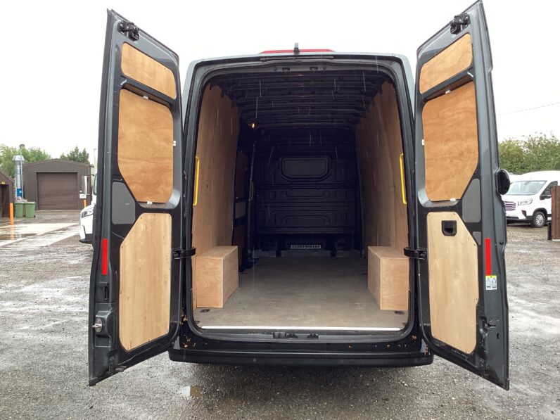 Volkswagen Crafter 2.0TDI CR35 Automatic LWB Trend line
