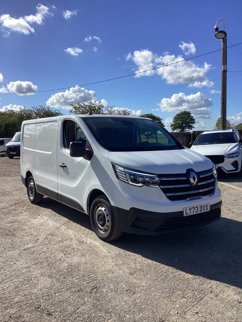 Renault Trucks Trafic L1 DIESEL FWD dCi 110 3T H1 Red Edition