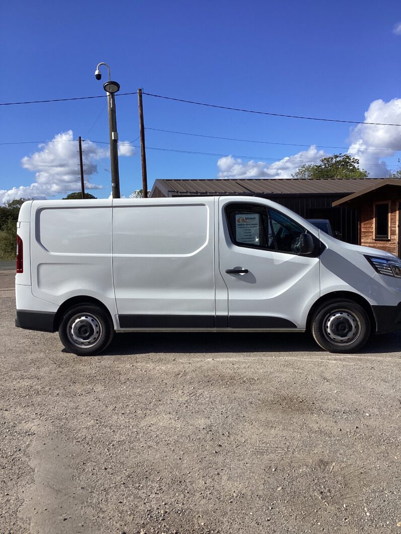 Renault Trucks Trafic L1 DIESEL FWD dCi 110 3T H1 Red Edition