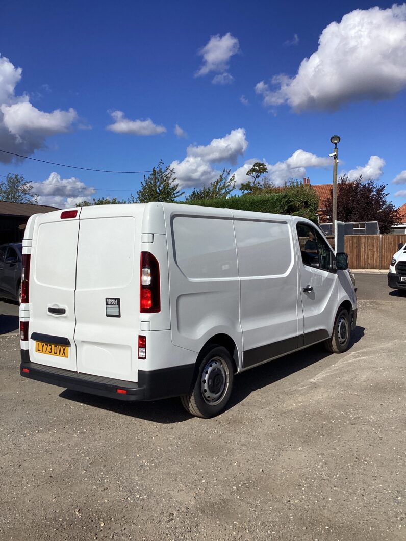 Renault Trucks Trafic L1 DIESEL FWD dCi 110 3T H1 Red Edition