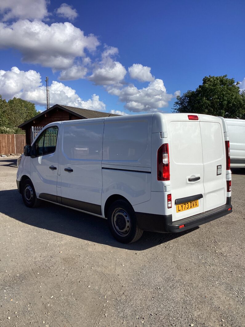 Renault Trucks Trafic L1 DIESEL FWD dCi 110 3T H1 Red Edition