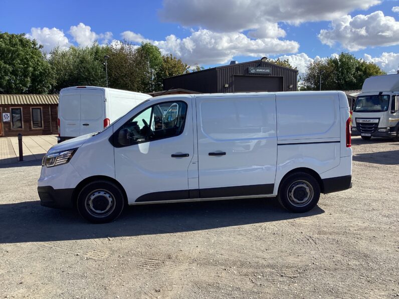 Renault Trucks Trafic L1 DIESEL FWD dCi 110 3T H1 Red Edition