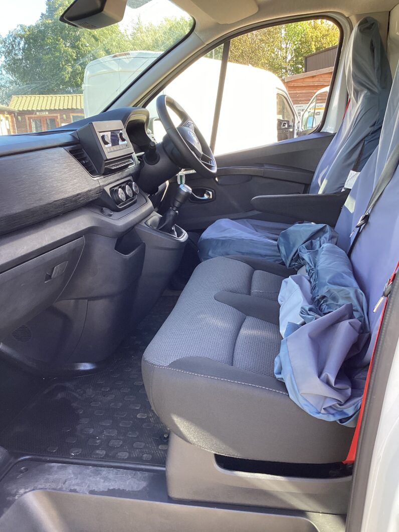 Renault Trucks Trafic L1 DIESEL FWD dCi 110 3T H1 Red Edition