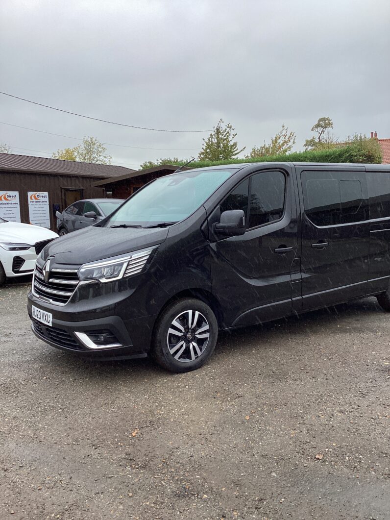Renault Trafic 2.0 dCi Blue LL30 Sport+ Crew Van L2 H1 Euro 6 (s/s) 6dr