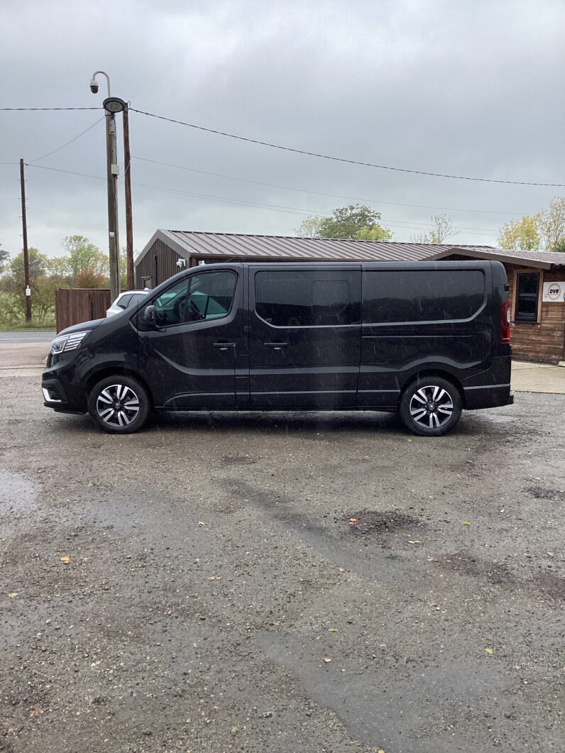 Renault Trafic 2.0 dCi Blue LL30 Sport+ Crew Van L2 H1 Euro 6 (s/s) 6dr