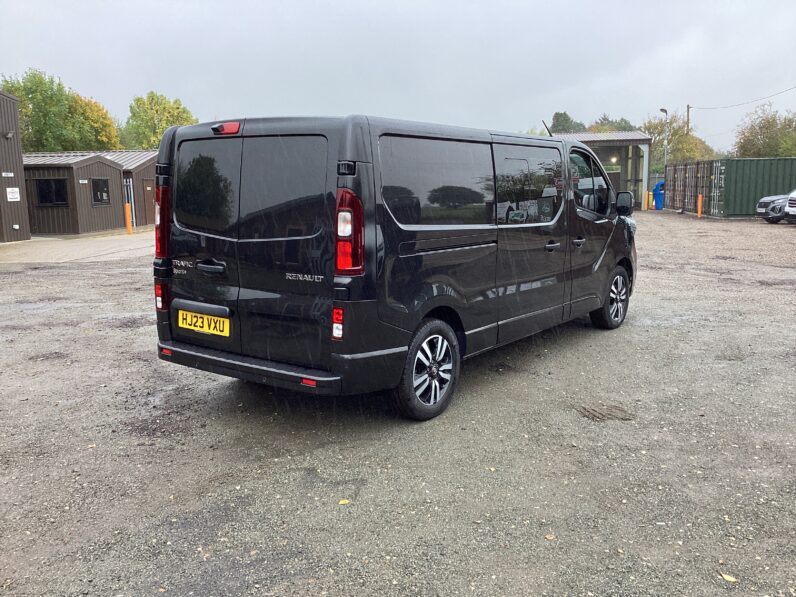 Renault Trafic 2.0 dCi Blue LL30 Sport+ Crew Van L2 H1 Euro 6 (s/s) 6dr