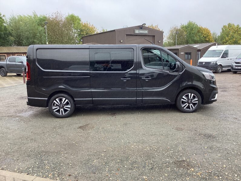 Renault Trafic 2.0 dCi Blue LL30 Sport+ Crew Van L2 H1 Euro 6 (s/s) 6dr