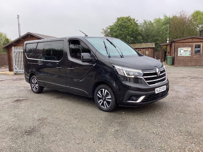 Renault Trafic 2.0 dCi Blue LL30 Sport+ Crew Van L2 H1 Euro 6 (s/s) 6dr