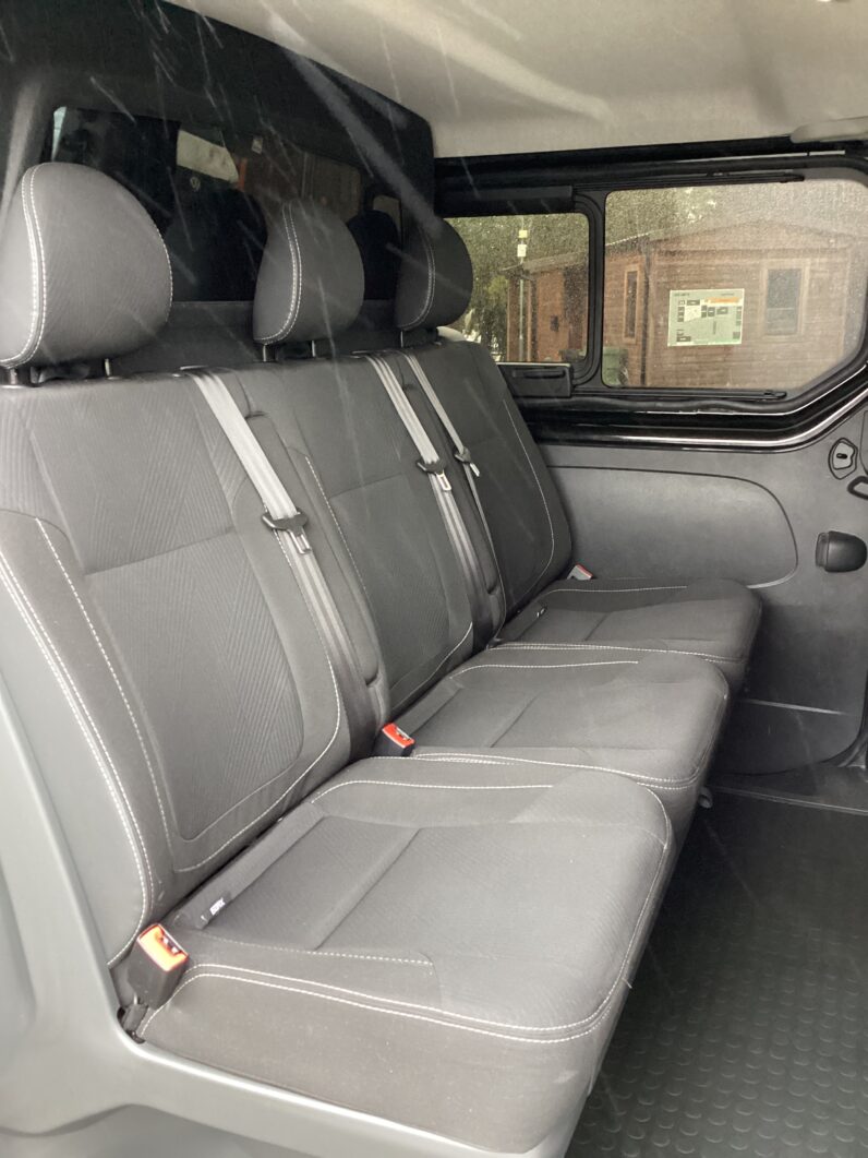 Renault Trafic 2.0 dCi Blue LL30 Sport+ Crew Van L2 H1 Euro 6 (s/s) 6dr