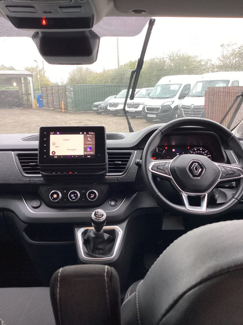 Renault Trafic 2.0 dCi Blue LL30 Sport+ Crew Van L2 H1 Euro 6 (s/s) 6dr