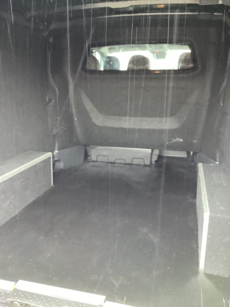 Renault Trafic 2.0 dCi Blue LL30 Sport+ Crew Van L2 H1 Euro 6 (s/s) 6dr